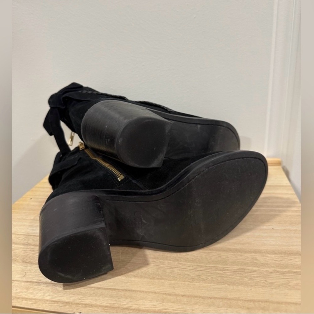 UGG Women’s Black Suede Ankle Booties Block Heel Bow Zip Size 8.5 - Picture 9 of 13